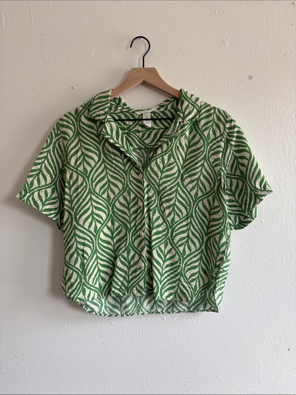 H&M Green Leaf-Print Short Sleeve Button Front Top